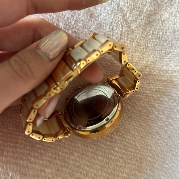 Michael Kors MK Rose Gold Watch - Picture 5 of 10